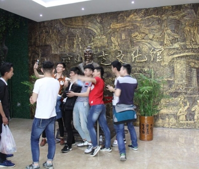 南昌建筑工程技工學(xué)校師生在仙客來(lái)學(xué)習(xí)“雙創(chuàng)”經(jīng)驗(yàn)、分享“雙創(chuàng)”精神