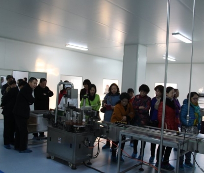 省農(nóng)業(yè)廳副廳長(zhǎng)程關(guān)懷、工會(huì)主席鄧付生一行蒞臨仙客來(lái)公司考察