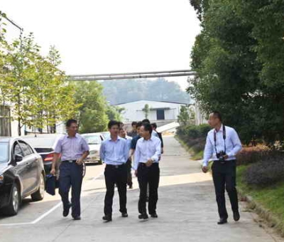 江西省委組織部考察仙客來公司院士工作站