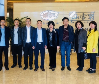 支持少數(shù)民族企業(yè)發(fā)展！延邊大學草仙藥業(yè)有限公司董事長李英姬蒞臨江西仙客來公司進行合作交流