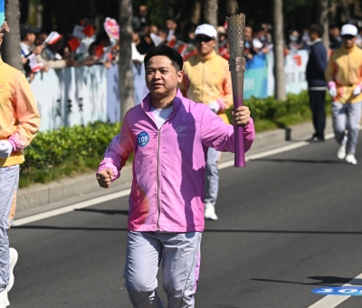 仙客來潘峰擔任杭州亞殘運會火炬手